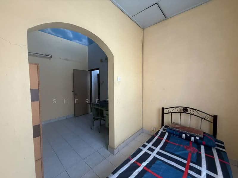 1-storey Terraced House for Rent in Taman Pelangi Indah (Ulu Tiram) - Shereen Wong - Bedroom - PropertyGuru.com.my