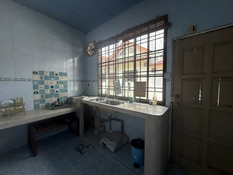 1-storey Terraced House for Rent in Taman Pelangi Indah (Ulu Tiram) - Shereen Wong - Kitchen - PropertyGuru.com.my