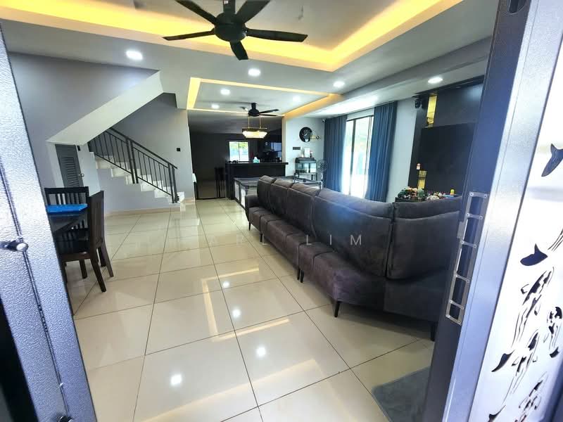 Rumah Teres 2 Tingkat untuk Dijual di Bandar Tiram (Ulu Tiram) - Karl Lim - Living Room - PropertyGuru.com.my