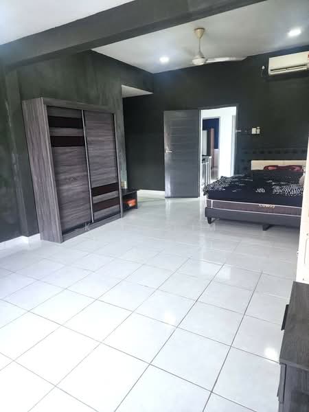 Rumah Teres 2 Tingkat untuk Dijual di Bandar Tiram (Ulu Tiram) - Karl Lim - Bedroom - PropertyGuru.com.my