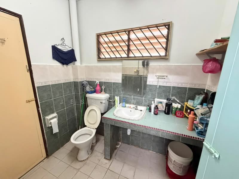 Terraced House for Sale in Bandar Country Homes (Rawang) - Jessie Wong - Bathroom - PropertyGuru.com.my