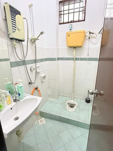 Rumah Teres 1 Tingkat untuk Disewa di Taman Setia Indah (Tebrau) - Anna Woon - Bathroom - PropertyGuru.com.my