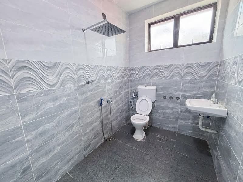 Semi-Detached House for Sale in Taman Pelangi (Johor Bahru) - Karl Lim - Bathroom - PropertyGuru.com.my