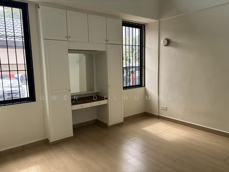Rumah Banglo untuk Dijual di Seksyen 6 (Shah Alam) - Gwen Delhumeau - Master bedroom - PropertyGuru.com.my