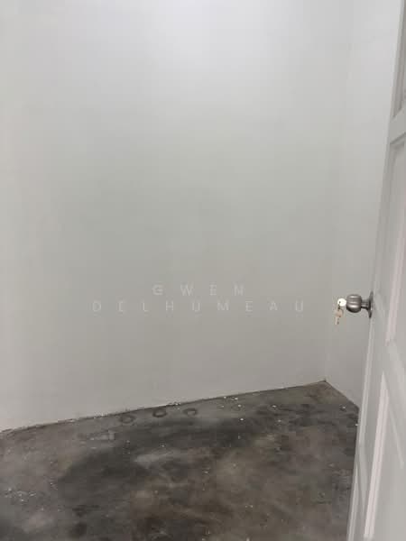 Rumah Banglo untuk Dijual di Seksyen 6 (Shah Alam) - Gwen Delhumeau - Storage - PropertyGuru.com.my