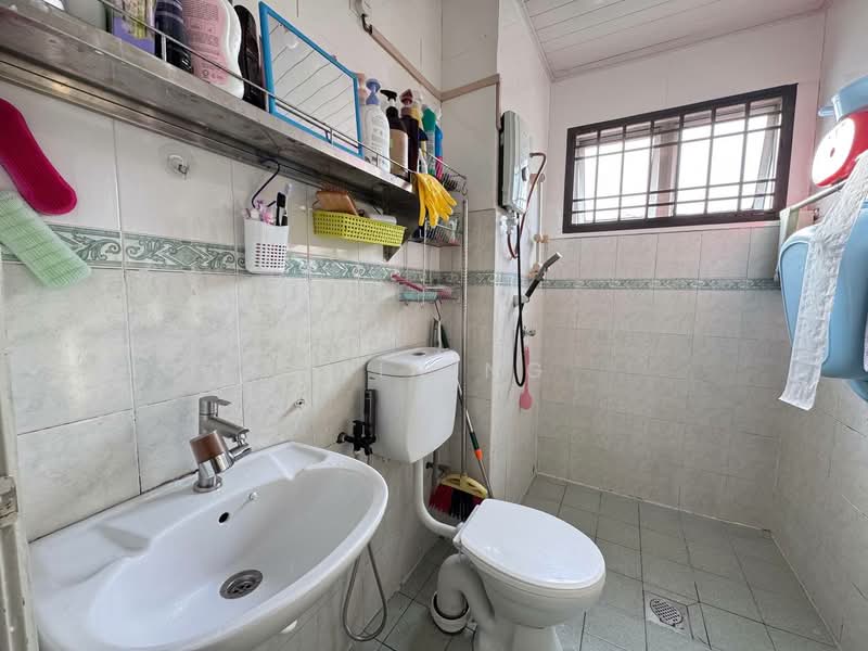 Pangsapuri untuk Dijual di Desa Skudai Apartment - Rain Ng - Bathroom - PropertyGuru.com.my
