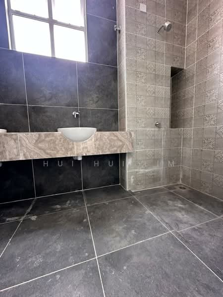 Rumah Teres untuk Dijual di Bandar Putra (Kulai) - Hui Hui Lim - Bathroom - PropertyGuru.com.my