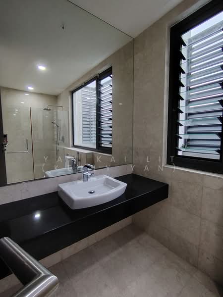 Rumah Banglo untuk Dijual di Twin Palms Kemensah (Melawati) - Yan Kai Lit (Kelly Yan) - 2nd bedroom en-suite Bathroom - PropertyGuru.com.my