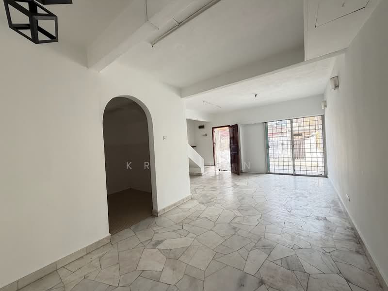 2-storey Terraced House for Rent in Taman Muhibbah (Seri Kembangan) - Kris Tan - Living Room - PropertyGuru.com.my