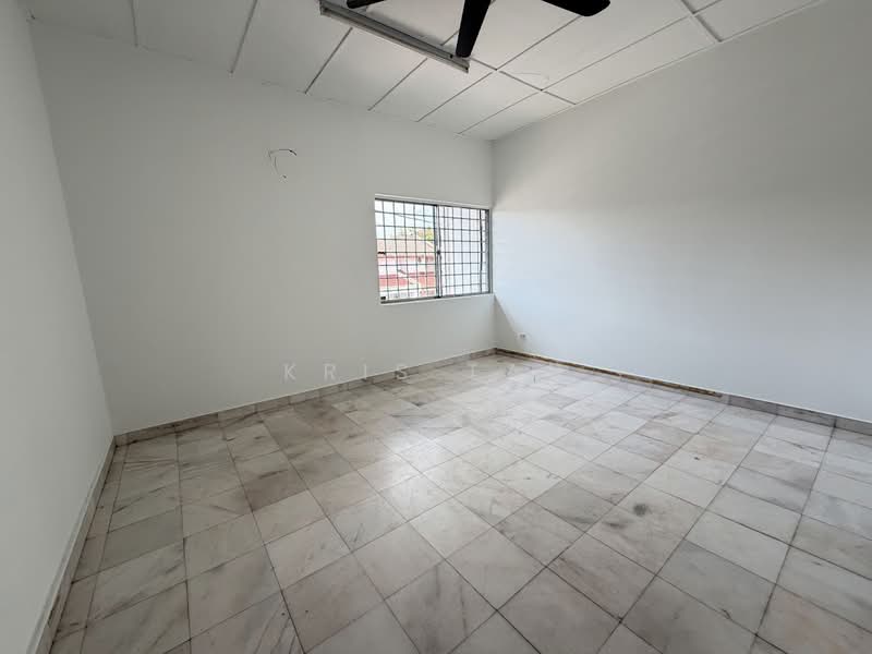 2-storey Terraced House for Rent in Taman Muhibbah (Seri Kembangan) - Kris Tan - Interior - PropertyGuru.com.my