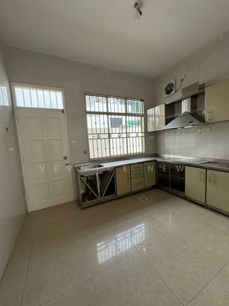 Semi-Detached House for Sale in Taman Impian Emas (Skudai) - Vernice New - Kitchen - PropertyGuru.com.my