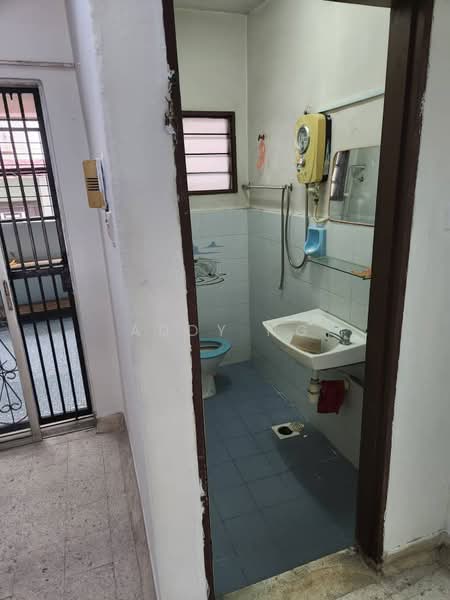 2-storey Terraced House for Sale in Taman Pertama (Cheras) - Addy Ng - Bathroom - PropertyGuru.com.my