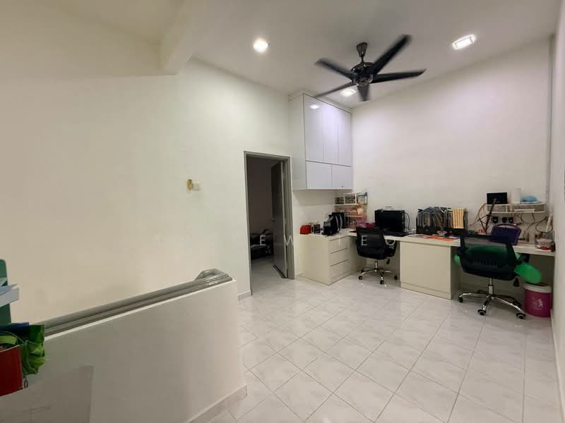 Rumah Teres 2 Tingkat untuk Dijual di Taman Desa Cemerlang (Ulu Tiram) - Andrew Teo - Study - PropertyGuru.com.my