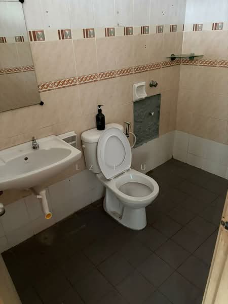 Rumah Teres 2 Tingkat untuk Disewa di Taman Setia Indah (Tebrau) - LZ Lau - Bathroom - PropertyGuru.com.my