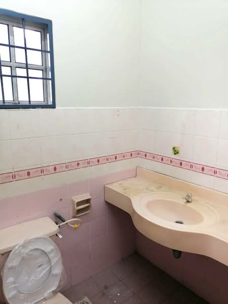 Rumah Teres 2 Tingkat untuk Disewa di Bukit Rahman Putra (Sungai Buloh) - Eunice Lai - Bathroom - PropertyGuru.com.my