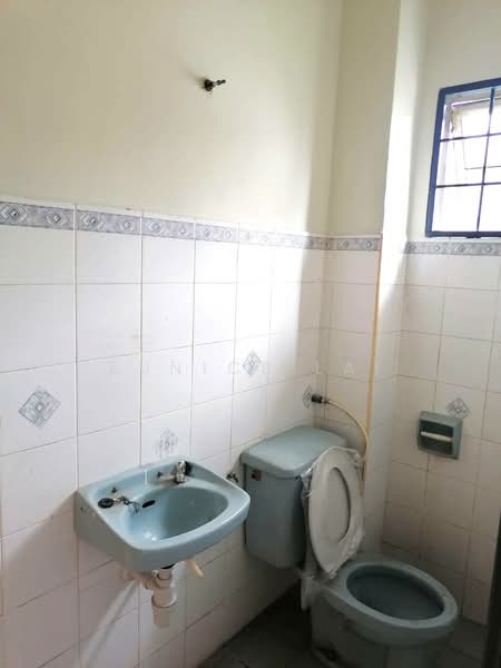 Rumah Teres 2 Tingkat untuk Disewa di Bukit Rahman Putra (Sungai Buloh) - Eunice Lai - Bathroom - PropertyGuru.com.my