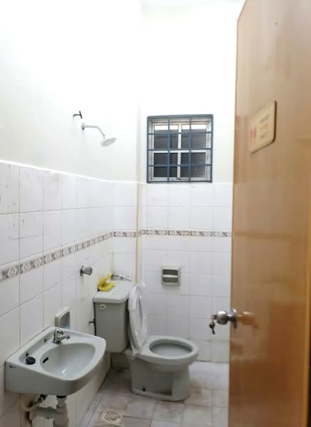 Rumah Teres 2 Tingkat untuk Disewa di Bukit Rahman Putra (Sungai Buloh) - Eunice Lai - Bathroom - PropertyGuru.com.my