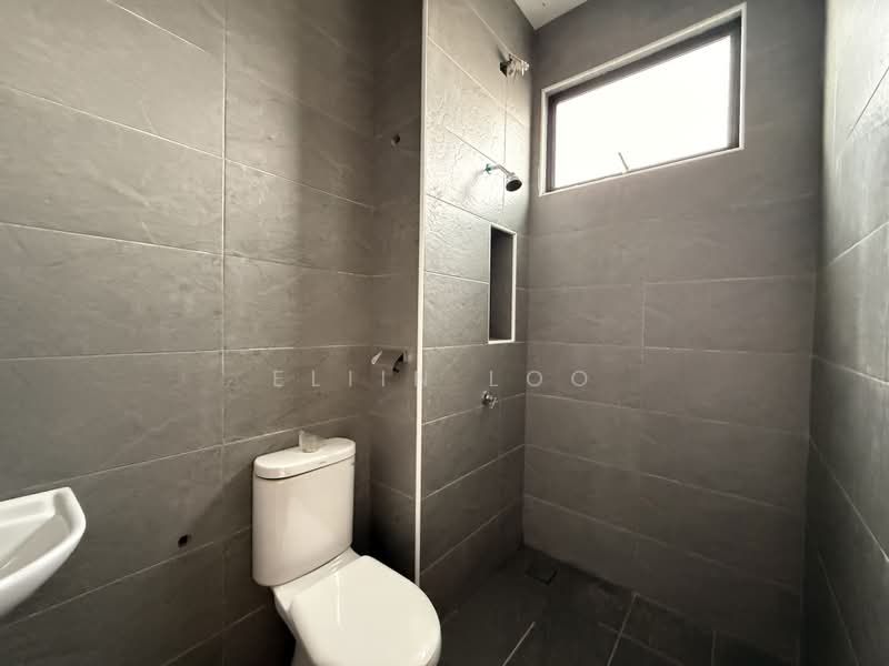 Rumah Teres untuk Dijual di Taman Pulai Bestari (Skudai) - Eliin Loo - Bathroom - PropertyGuru.com.my