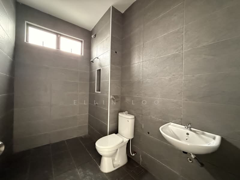 Rumah Teres untuk Dijual di Taman Pulai Bestari (Skudai) - Eliin Loo - Bathroom - PropertyGuru.com.my