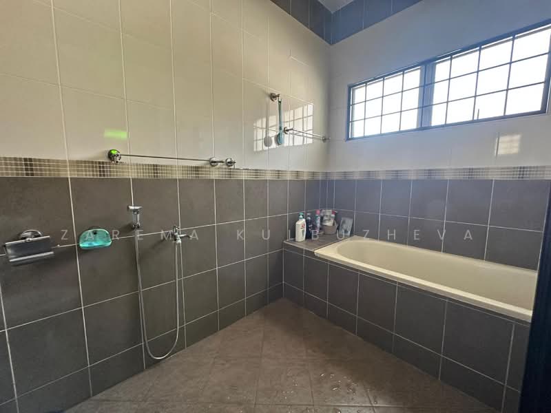 Rumah Banglo untuk Dijual di Rawang (Selangor) - Zarema Kulbuzheva - Bathroom - PropertyGuru.com.my