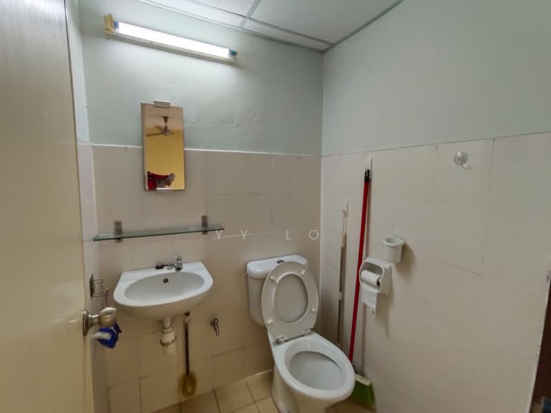 Apartment for Sale at Bayu Puteri - YY Lo - Bathroom - PropertyGuru.com.my