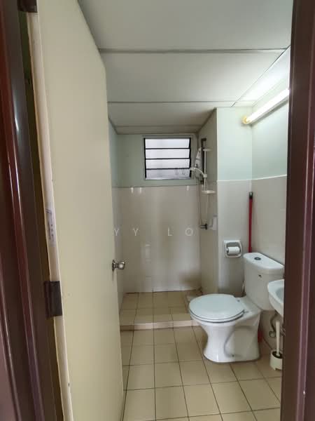 Apartment for Sale at Bayu Puteri - YY Lo - Bathroom - PropertyGuru.com.my