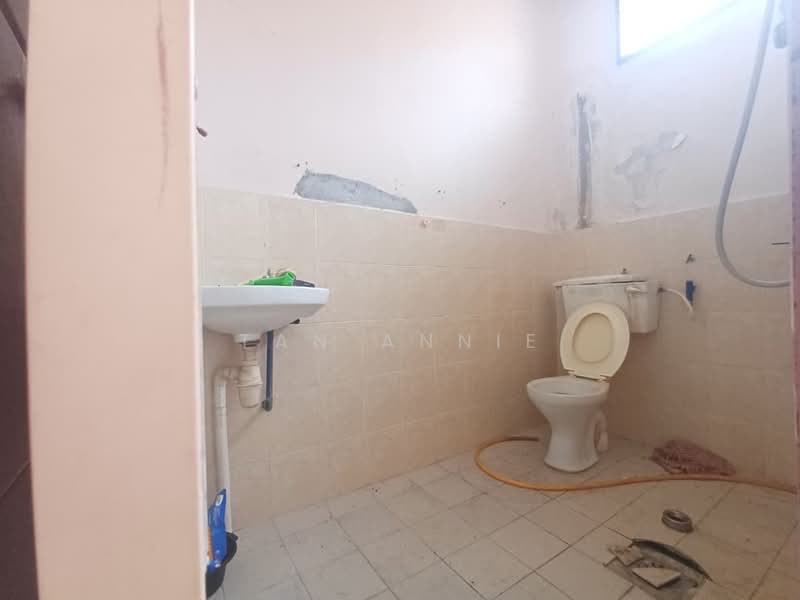 2-storey Terraced House for Sale in Taman Selesa (Nibong Tebal) - Tan ANNIE - Bathroom - PropertyGuru.com.my