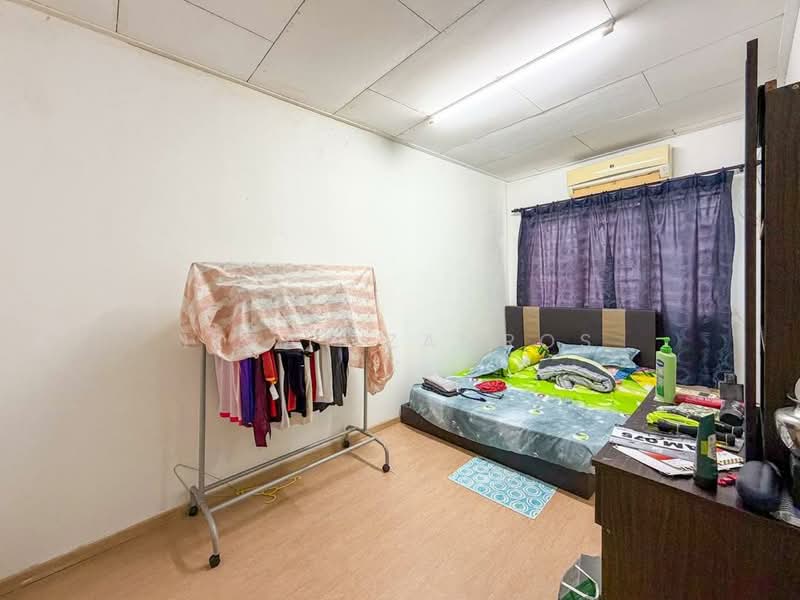 Rumah Teres 2 Tingkat untuk Dijual di Seksyen 19 (Shah Alam) - Izzat Zamros - Bedroom - PropertyGuru.com.my
