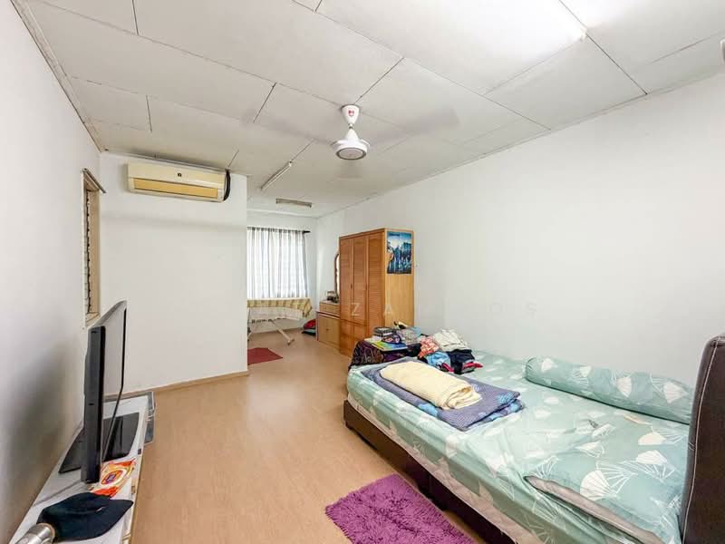 Rumah Teres 2 Tingkat untuk Dijual di Seksyen 19 (Shah Alam) - Izzat Zamros - Bedroom - PropertyGuru.com.my