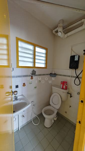 Pangsapuri untuk Disewa di Akasia Apartment - Simon Teow - Bathroom - PropertyGuru.com.my