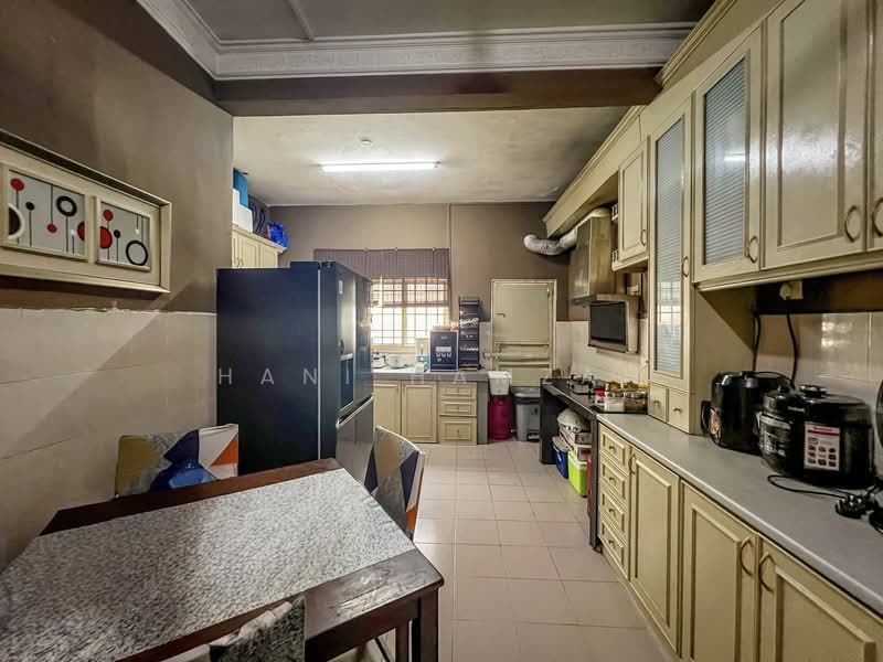 Rumah Teres 2.5 Tingkat untuk Dijual di Taman Equine (Seri Kembangan) - Hani Hamzah - Kitchen - PropertyGuru.com.my