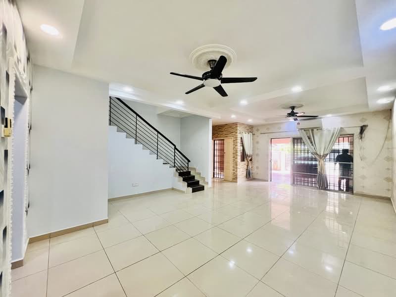 Rumah Teres 2 Tingkat untuk Disewa di Denai Alam (Shah Alam) - Erin Yusof - Living Room - PropertyGuru.com.my