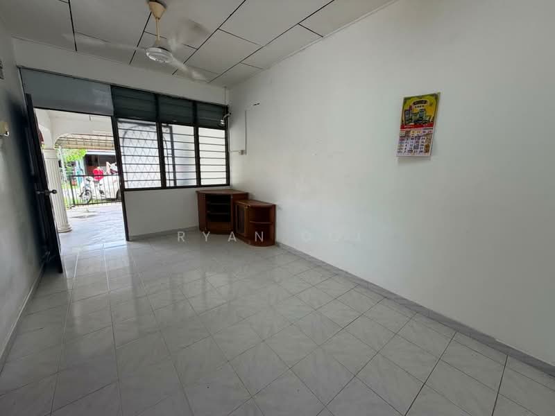 Rumah Teres 1 Tingkat untuk Dijual di Taman Tunku Yaakob (Alor Setar) - Ryan Ooi - Living Room - PropertyGuru.com.my
