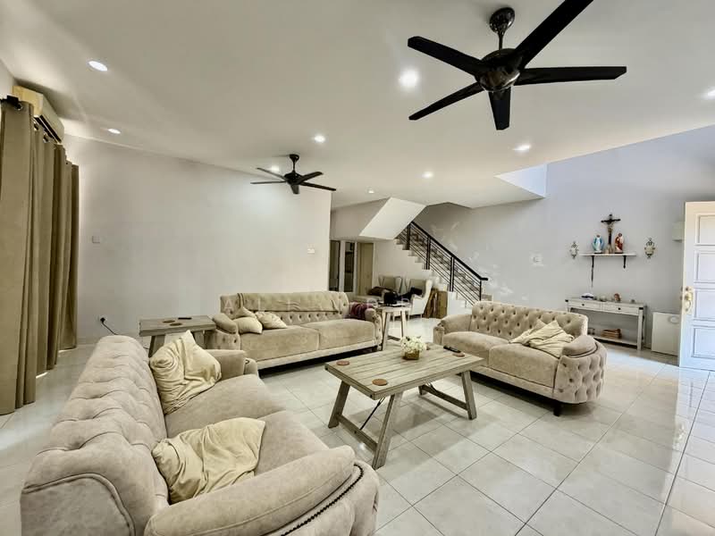 Rumah Berkembar untuk Dijual di Kipark Sri Utara (Batu) - Ali Idris - Living Room - PropertyGuru.com.my