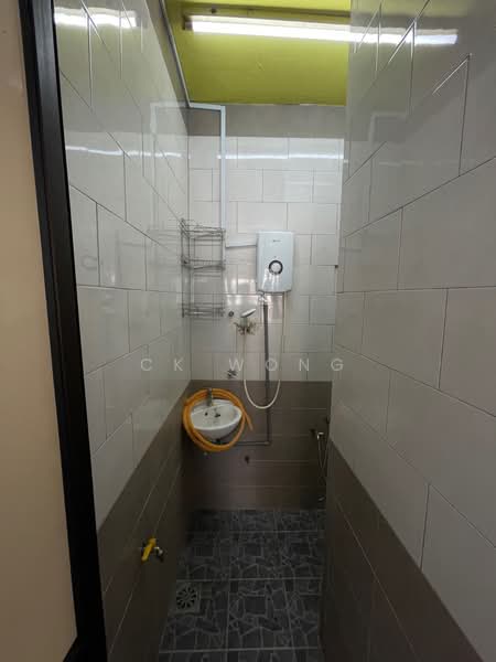 Apartment for Sale at Teratai Mewah Apartment Block 15,17,19,21 - CK Wong - Bathroom - PropertyGuru.com.my