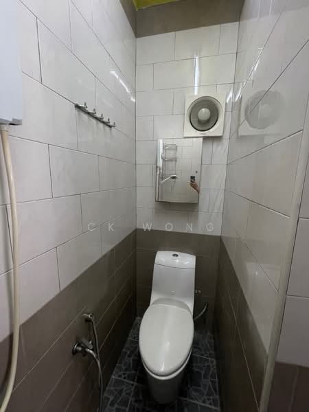 Apartment for Sale at Teratai Mewah Apartment Block 15,17,19,21 - CK Wong - Bathroom - PropertyGuru.com.my