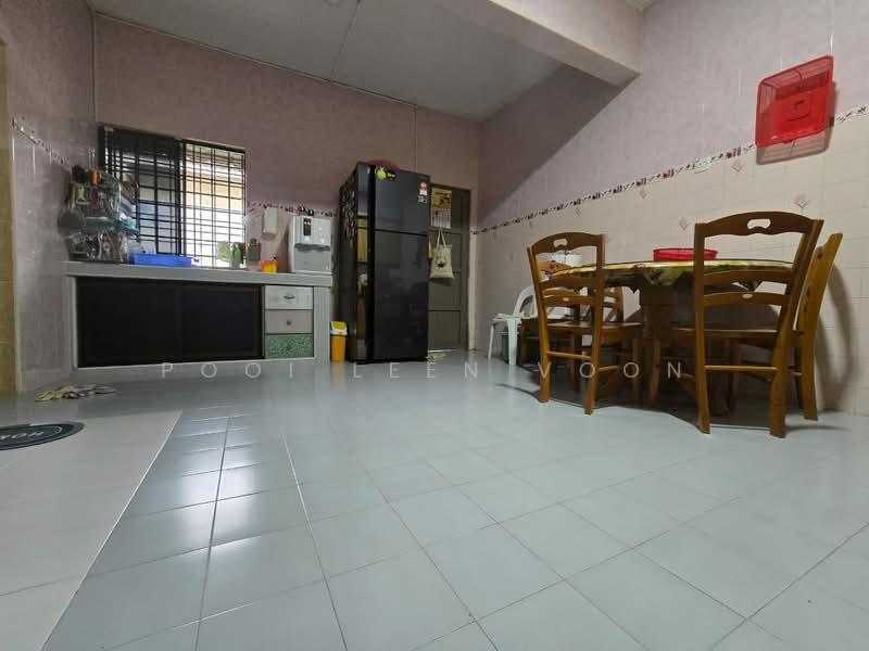 2-storey Terraced House for Sale in Bandar Tiram (Ulu Tiram) - Pooi Leen Voon - Kitchen - PropertyGuru.com.my