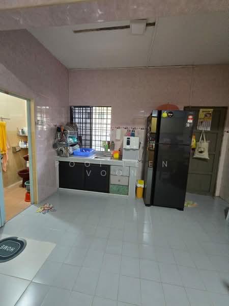 2-storey Terraced House for Sale in Bandar Tiram (Ulu Tiram) - Pooi Leen Voon - Kitchen - PropertyGuru.com.my
