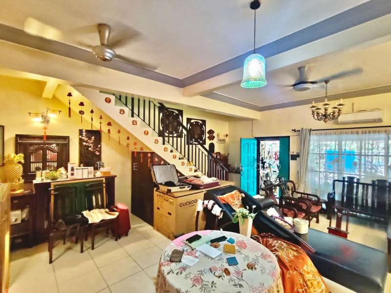 2-storey Terraced House for Sale in Rawang Perdana 2 (Rawang) - Evelyn Khoo - Living Room - PropertyGuru.com.my