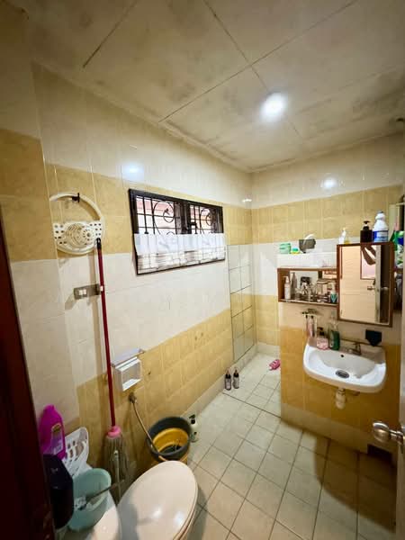 Rumah Teres 3 Tingkat untuk Dijual di U5, Taman Subang Bestari (Shah Alam) - Ahmad Muslim - Bathroom - PropertyGuru.com.my