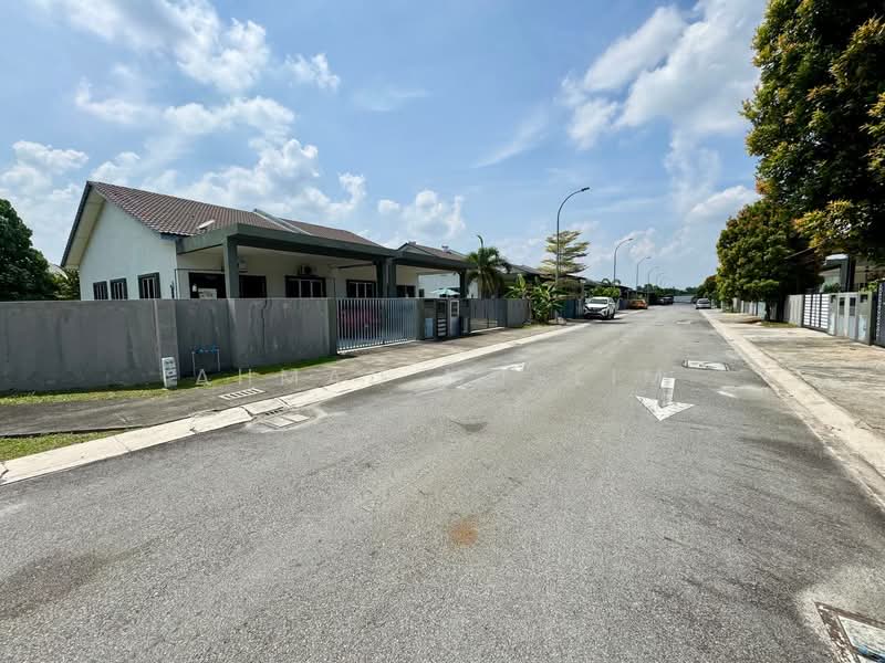 Rumah Berkembar untuk Dijual di Shah Alam (Selangor) - Ahmad Muslim - Exterior - PropertyGuru.com.my
