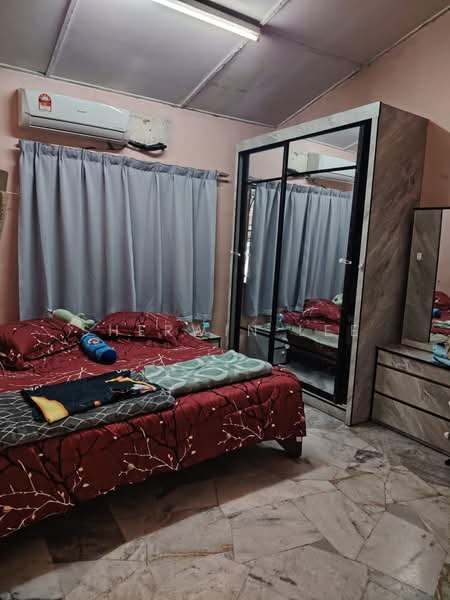 1-storey Terraced House for Rent in Taman Sentosa (Klang) - Sherwin Lee - Bedroom - PropertyGuru.com.my