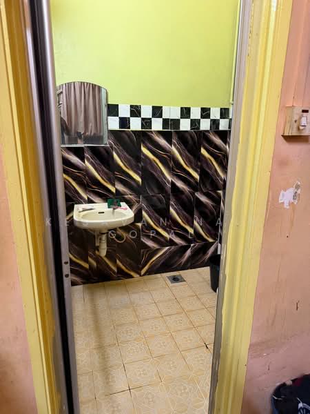 1-storey Terraced House for Sale in Taman Bukit Rawang Jaya (Rawang) - Kesavan Nair Gopal - Bathroom - PropertyGuru.com.my