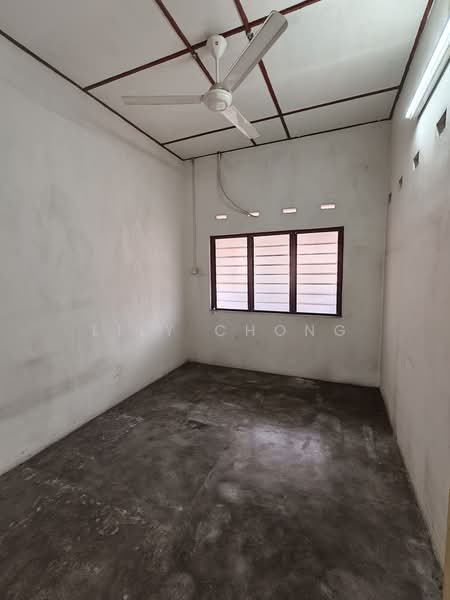 Rumah Teres 1 Tingkat untuk Dijual di Taman Wing Onn (Ipoh) - Lily Chong - Bedroom - PropertyGuru.com.my