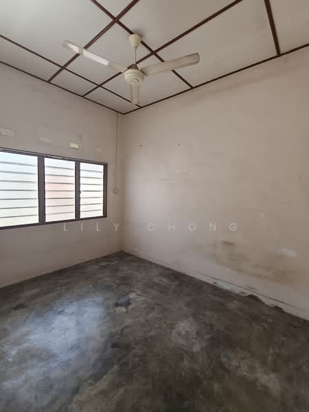 Rumah Teres 1 Tingkat untuk Dijual di Taman Wing Onn (Ipoh) - Lily Chong - Bedroom - PropertyGuru.com.my