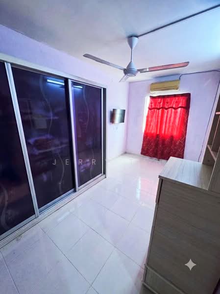 Rumah Flat untuk Disewa di Desa Pinang 2 - Jerry Tan - Bedroom - PropertyGuru.com.my