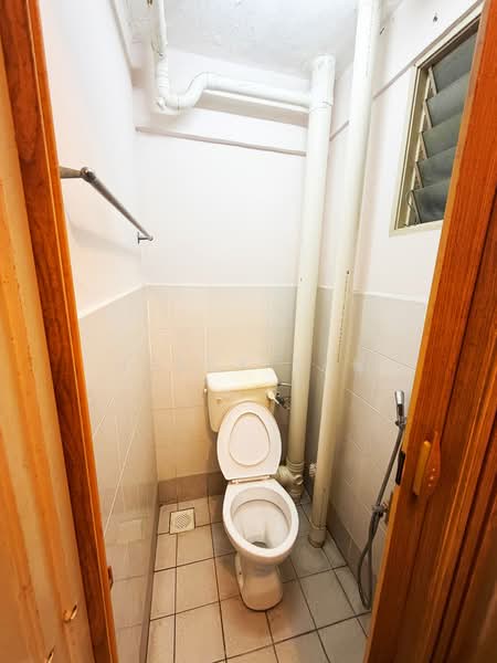 Rumah Flat untuk Disewa di Desa Pinang 2 - Jerry Tan - Bathroom - PropertyGuru.com.my