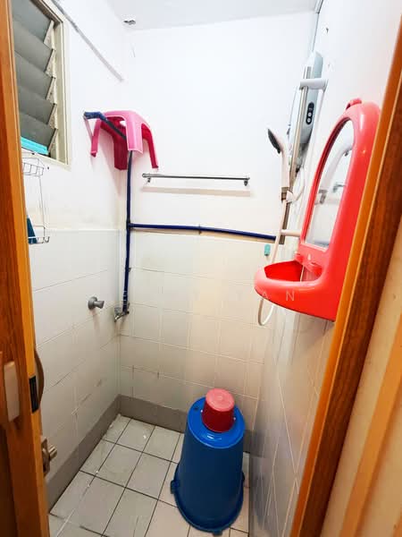 Rumah Flat untuk Disewa di Desa Pinang 2 - Jerry Tan - Bathroom - PropertyGuru.com.my