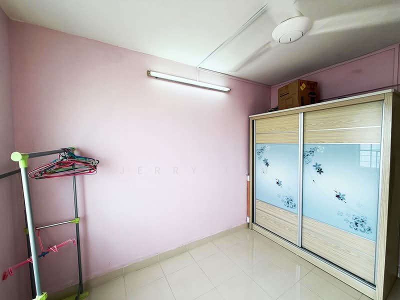 Rumah Flat untuk Disewa di Desa Pinang 2 - Jerry Tan - Bedroom - PropertyGuru.com.my