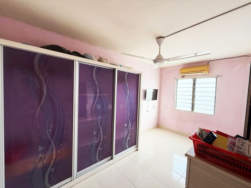 Rumah Flat untuk Disewa di Desa Pinang 2 - Jerry Tan - Bedroom - PropertyGuru.com.my